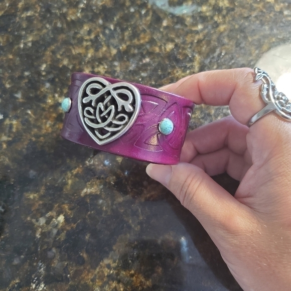 Purple Leather Cuff Bracelet With Cletic Metal Cabochon - Picture 3 of 5